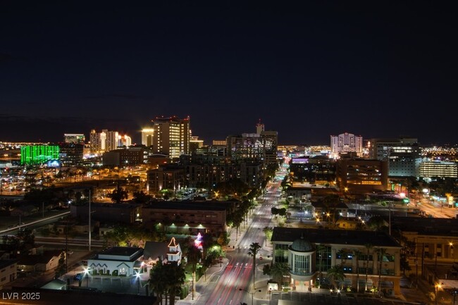 Building Photo - 900 S Las Vegas Blvd