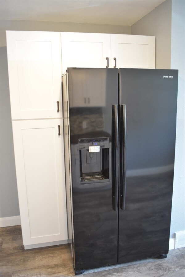 Building Photo - Springville