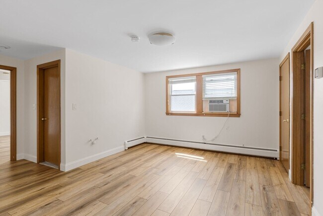 Building Photo - 13 Rawson Rd