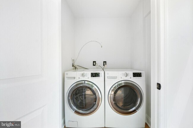 Building Photo - 5309 Chesapeake Rd