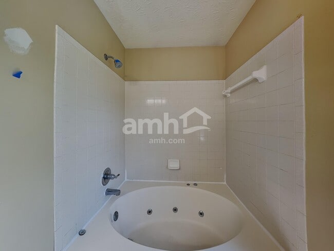 Building Photo - 1205 Emery Ridge Dr