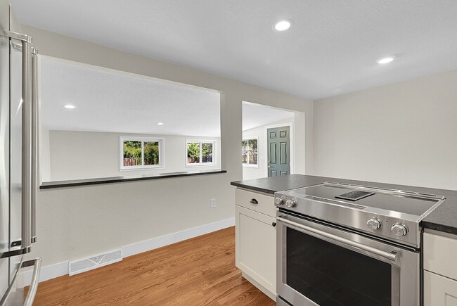 Building Photo - $3,195.00, 4 bed, 3 bath located in Arvada.