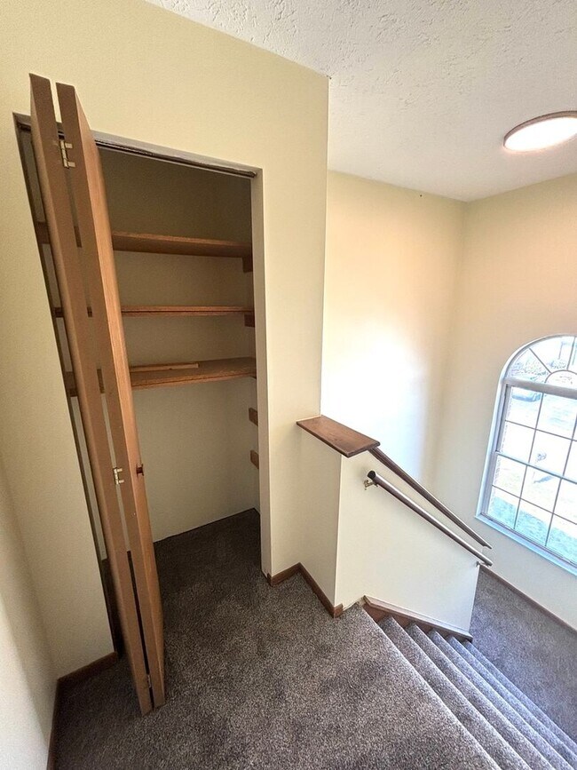 Building Photo - Charming 3BR Townhome in Pittsburgh