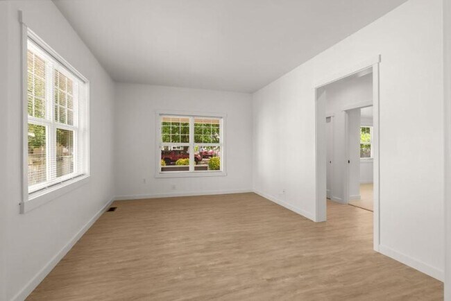 Building Photo - 3 bedroom in Seattle WA 98136