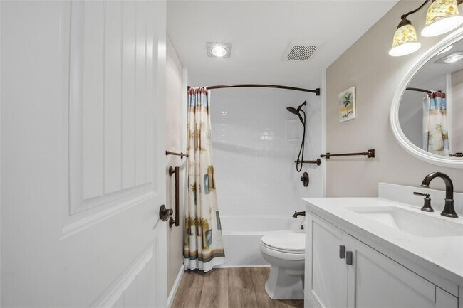 Building Photo - 1600 1st Ave W