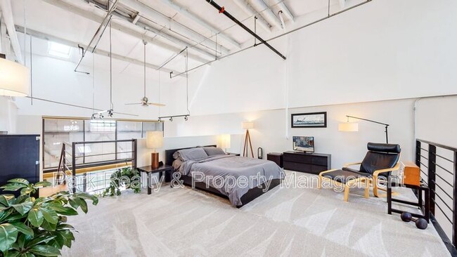 Building Photo - 3377 Blake St