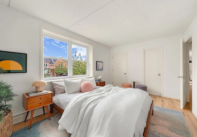 Building Photo - 6 Renaissance Ct