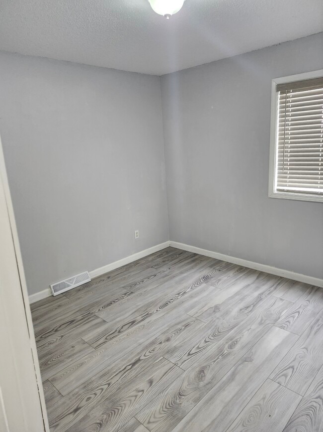 Building Photo - 6221 Boone Ave N