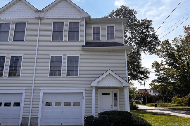 Primary Photo - 967 Tunxis Hill Rd