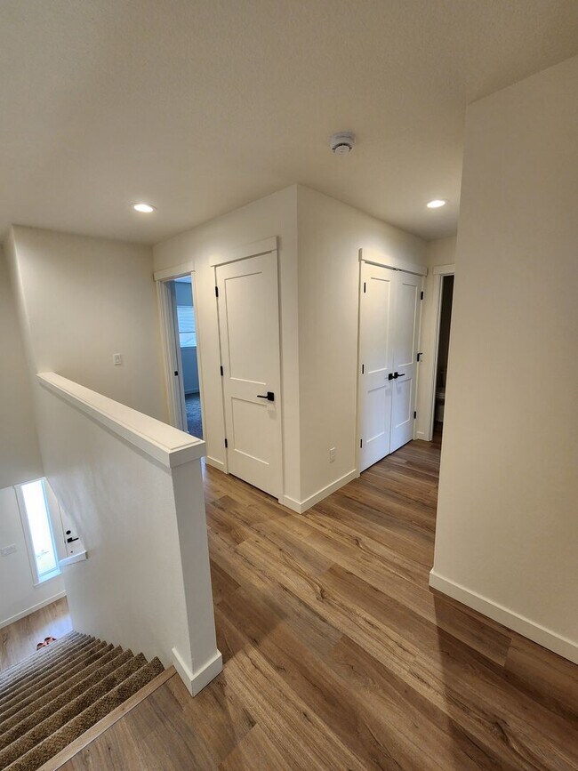 Building Photo - Peach Rd 1006