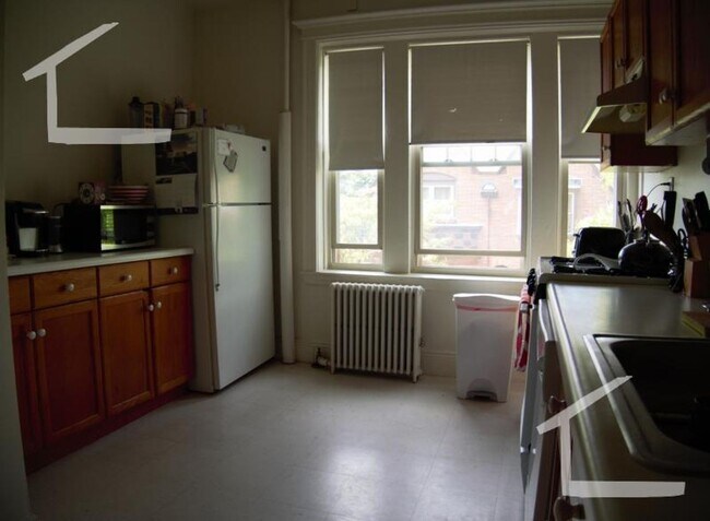 Building Photo - No Brokers fee, Ho Security Deposit, heat,...