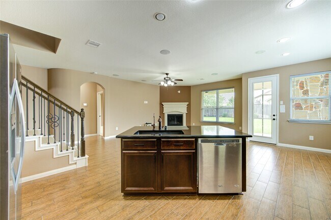 Building Photo - 18318 Russett Green Dr