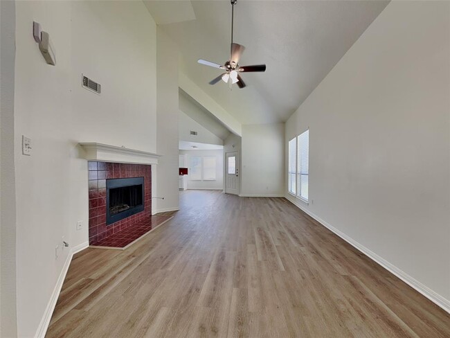 Building Photo - 14815 Cygnus Ct