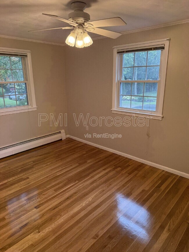 Building Photo - 25 Pond View Dr
