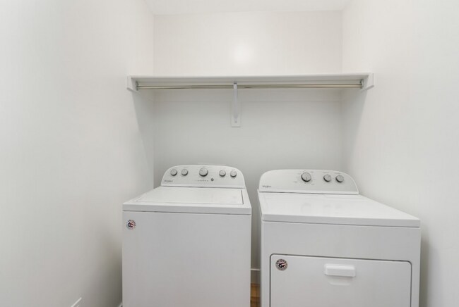 Building Photo - Now Leasing: 4-Bed, 2.5-Bath Home in Viney...