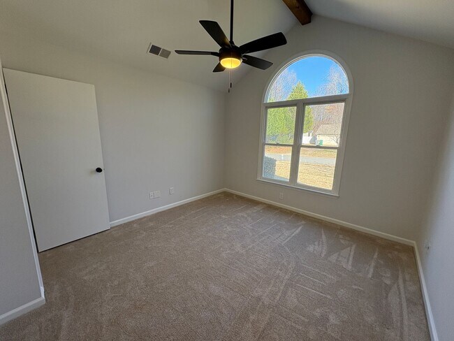 Building Photo - Rent Special on Beautifully Updated 3 Bedroom Home!