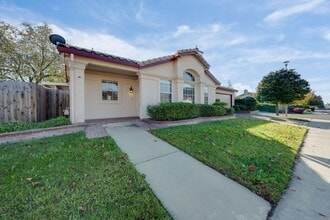 Building Photo - 9178 Lakemont Dr