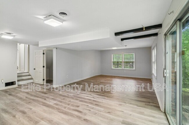 Building Photo - 2600 Lantern Ln
