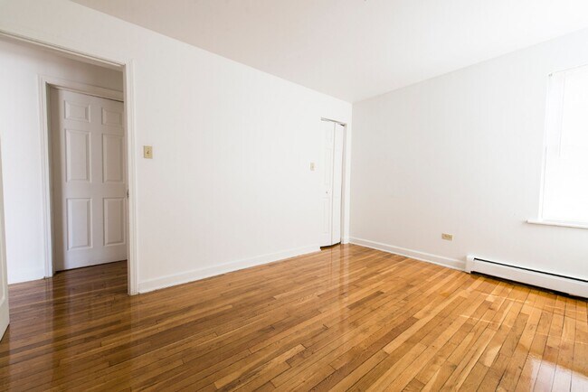 Building Photo - 7624 S Kingston Chicago, IL 60649