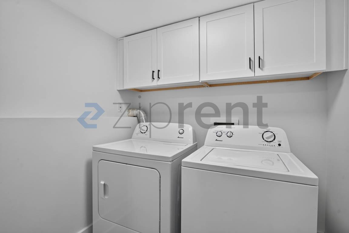Building Photo - Unit 3