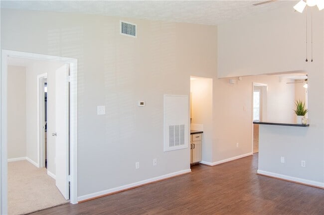 Building Photo - 1902 Woodsman Dr