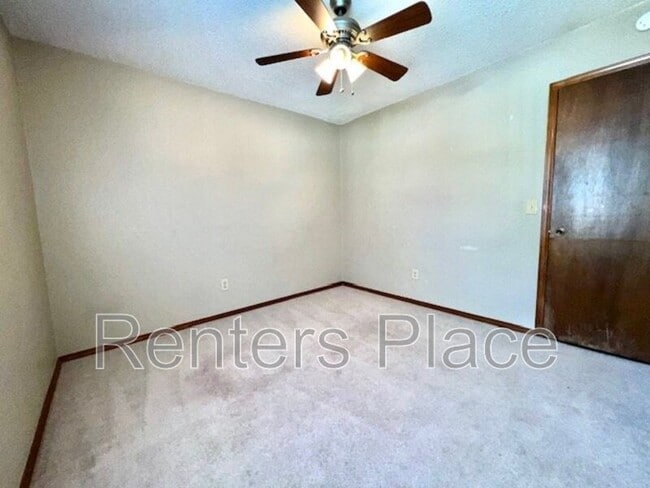 Building Photo - 6913 E 97th St