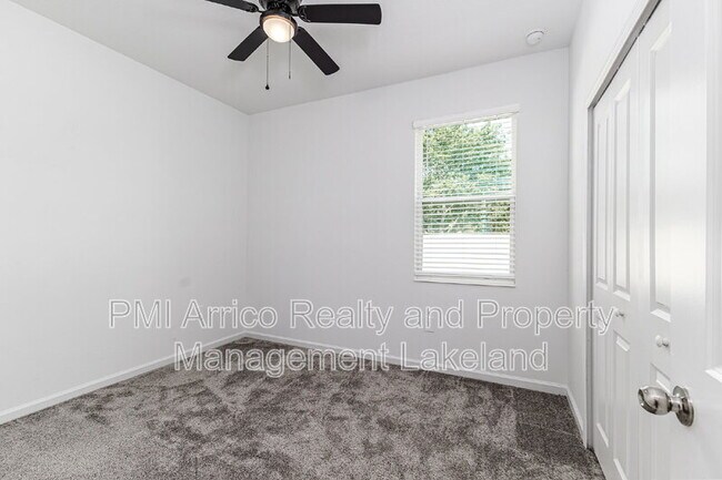 Building Photo - 1121 Deepwater Cir