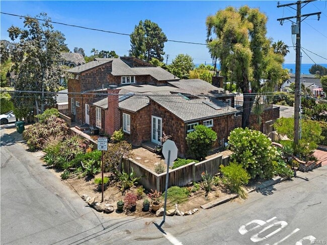 Building Photo - Woods Cove Beach House
