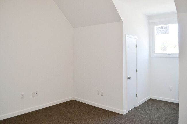 Loft with two large walk-in closets. - 452 S Main St