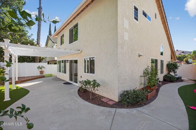 Building Photo - 4202 Lost Springs Dr