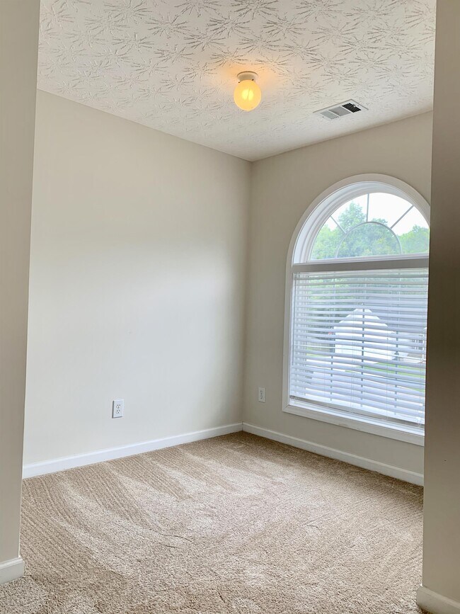 Building Photo - 4442 Keenly Valley Dr NE