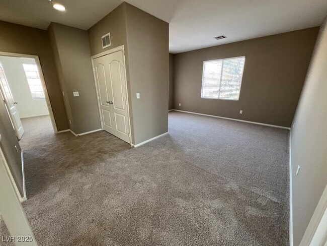 Building Photo - 733 Easter Lily Pl