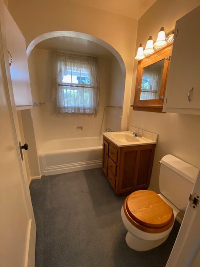 Building Photo - $2,695 / AVAILABLE NOW! 3BD Single Family Home