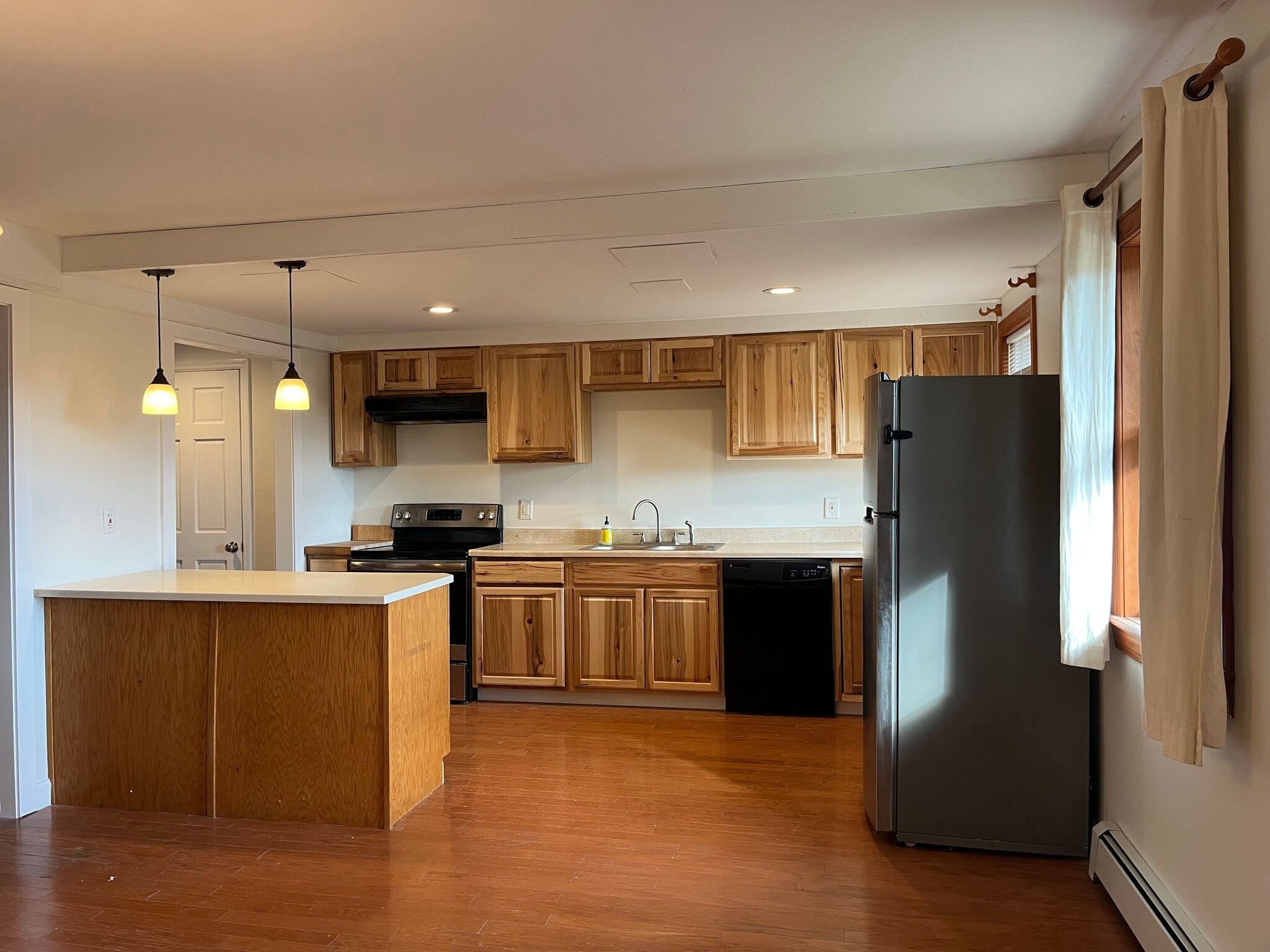 Building Photo - 851 Woods Hollow Rd