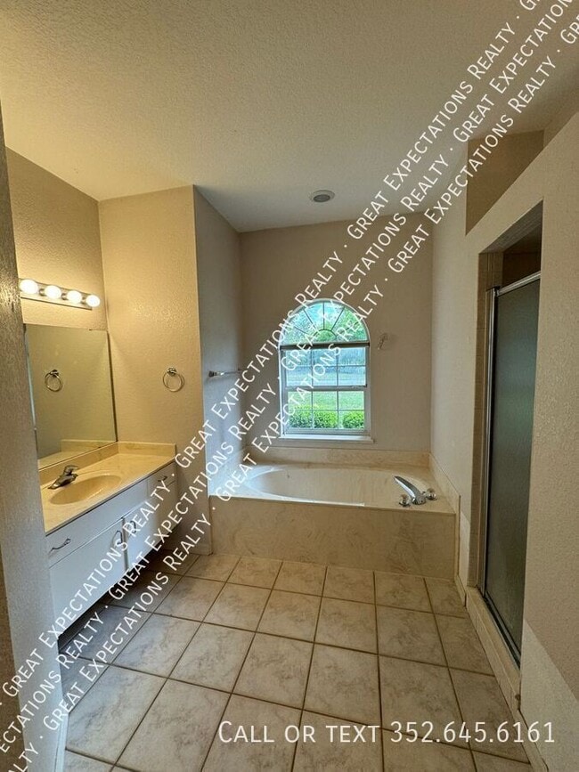Building Photo - 8013 SW 134 Loop