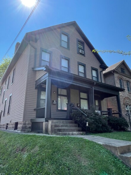 Primary Photo - 1494 Michigan Ave