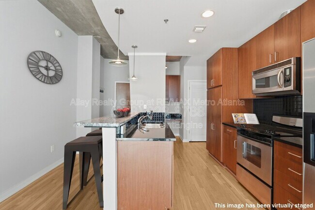 Building Photo - 943 Peachtree St NE