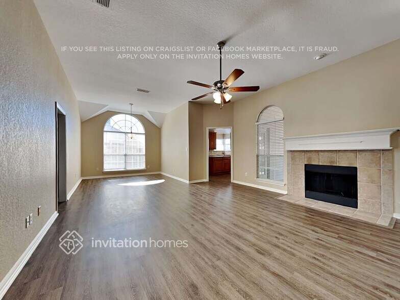 Building Photo - 509 Taos Ct W