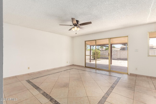 Building Photo - 4013 S Hazelton Ln