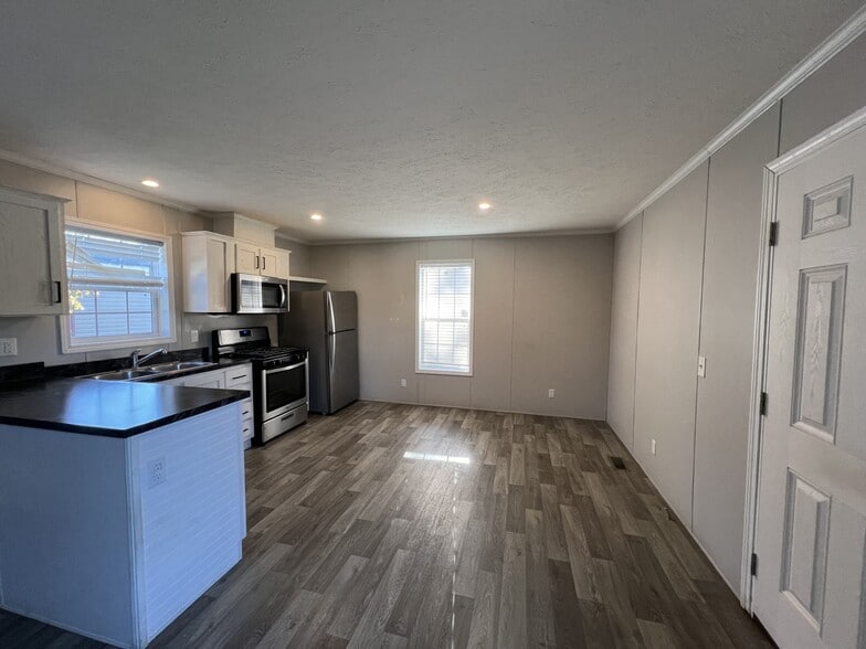 Building Photo - 58 Joymar Dr