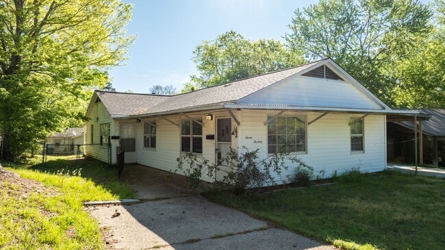 Building Photo - 715 Oakwood