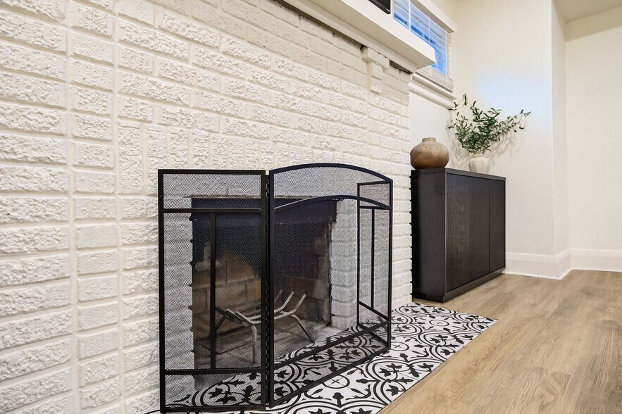 Building Photo - 3326 E Overlook Rd