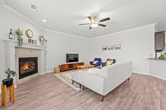 Building Photo - 602 Dupont Ct