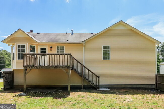 Building Photo - 425 River Trace Dr