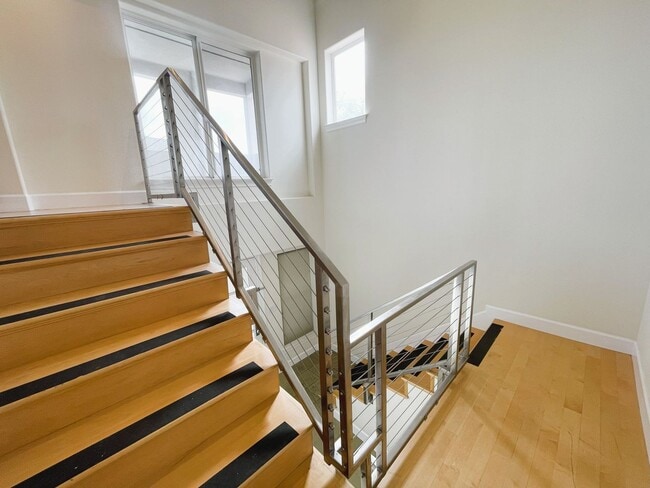 Building Photo - Spacious 3-Bedroom, 2-Bath Home in the Hea...