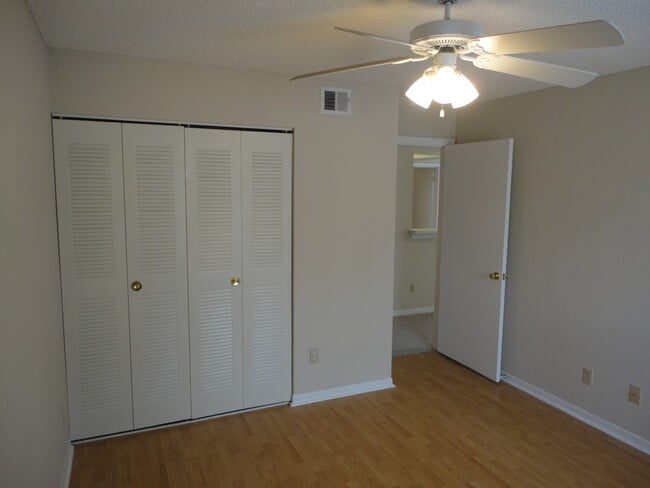 Building Photo - MOVE-IN SPECIAL!! 2br/2ba Second Floor Tradewinds Condo!
