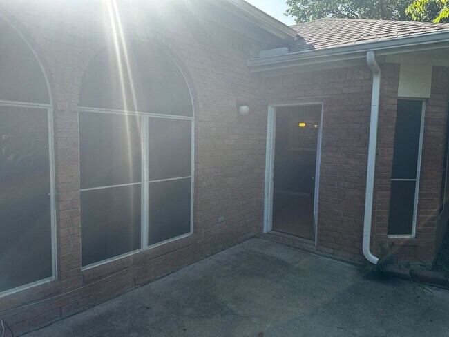 Building Photo - Amazing home in Farmington Estates!