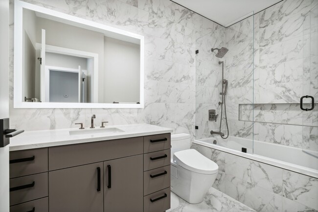 Building Photo - 501 N Clinton St