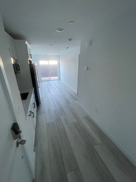 Building Photo - 9215 Sky Pointe Dr