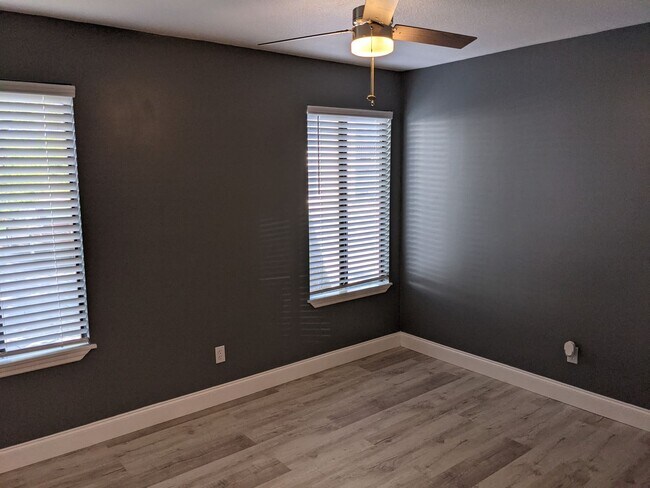 Building Photo - Ground Floor 2/2 in Pool Complex